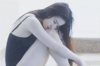 ​刘亦菲泳装照片展现丰满身材和积极精神，引起网友热议